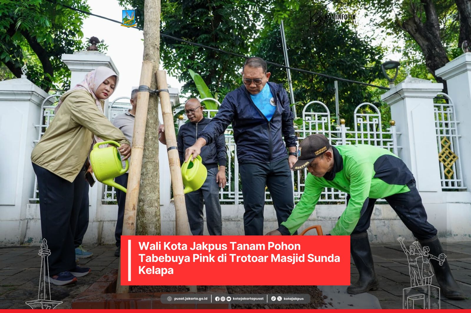 Wali Kota Jakpus Tanam Pohon Tabebuya Pink di Trotoar Masjid Sunda Kelapa