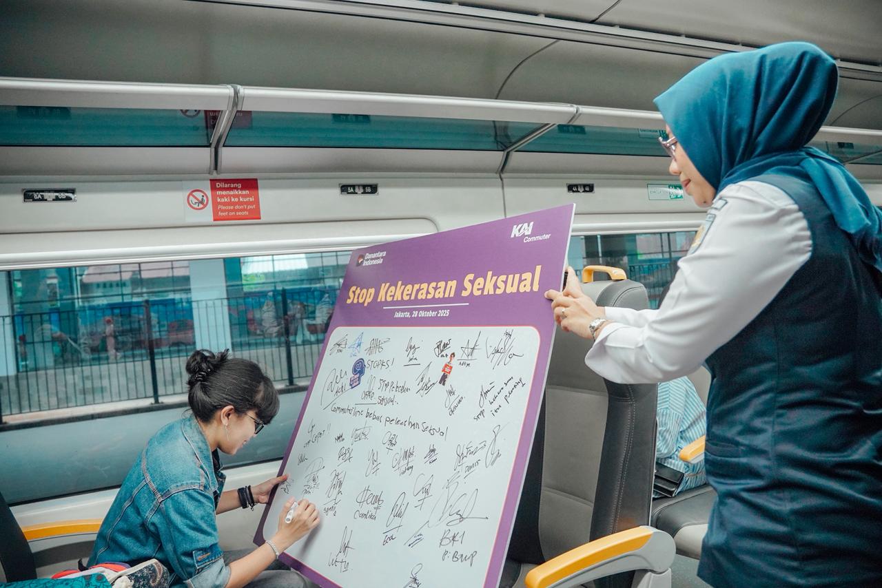 Peringati Sumpah Pemuda, Milenial KAI Commuter Lakukan Sosialisasi Anti Pelecehan dan Kegiatan TJSL