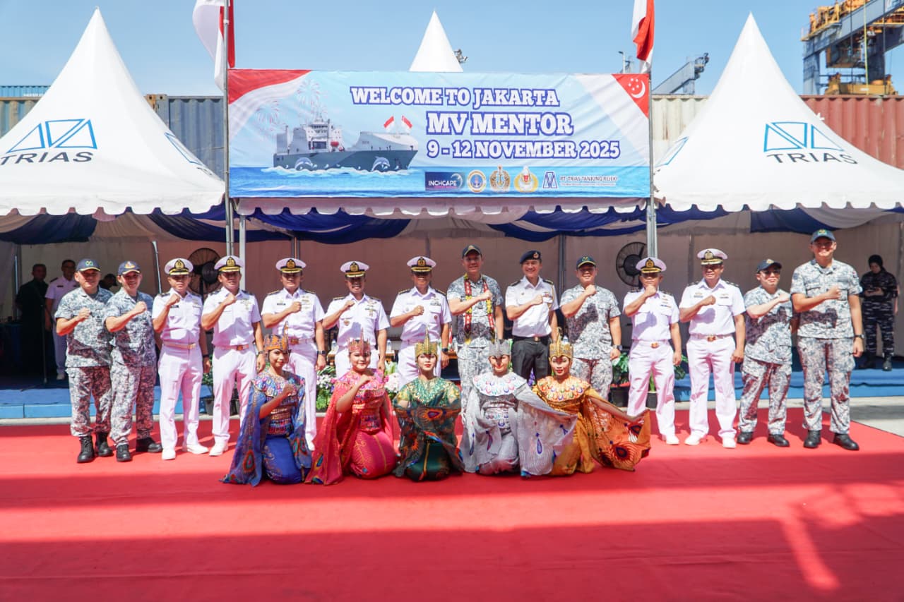 PERERAT NAVY BROTHERHOOD, KODAERAL III SAMBUT KEDATANGAN KAPAL SINGAPURA