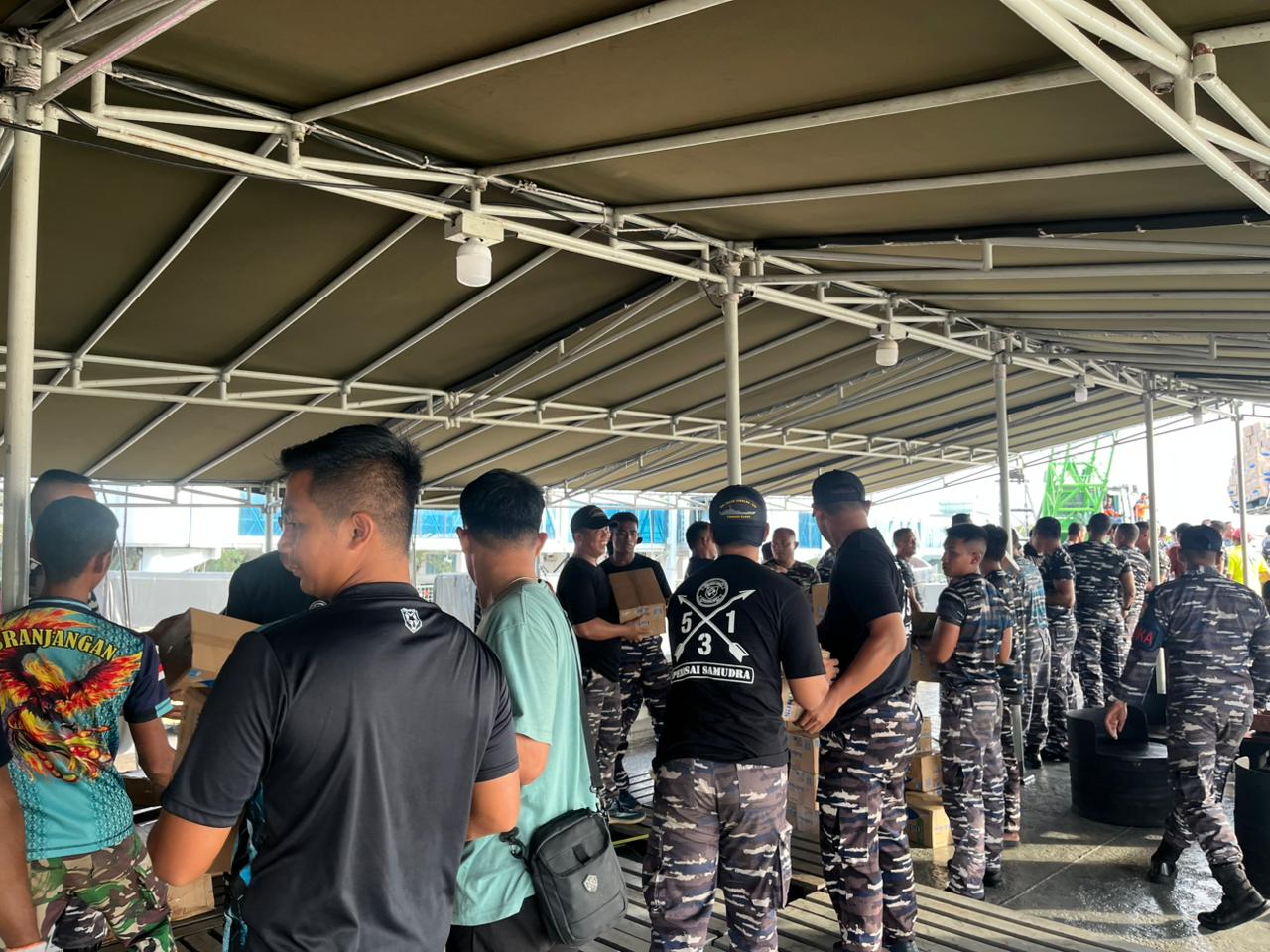 SETELAH DARI BELAWAN, KRI TELUK GILIMANUK-531 MENUJU LHOKSEUMAWE DAN KUALA IDIE, ACEH, BAWA BANTUAN KEMANUSIAAN