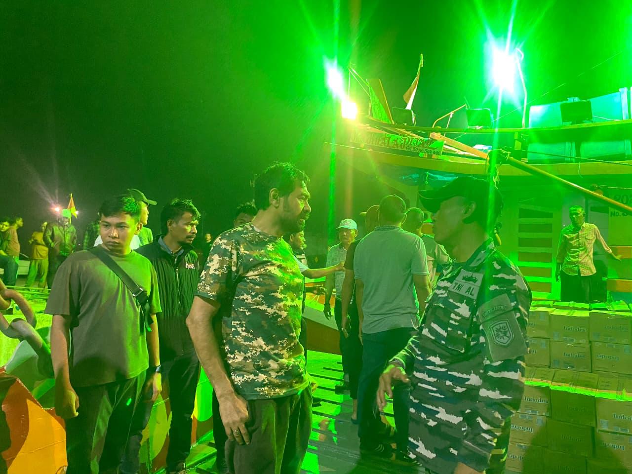 PERCEPAT DISTRIBUSI BANTUAN, KRI TELUK GILIMANUK-531 TIBA DI ACEH LAKSANAKAN DEBARKASI UNTUK KORBAN BENCANA ALAM